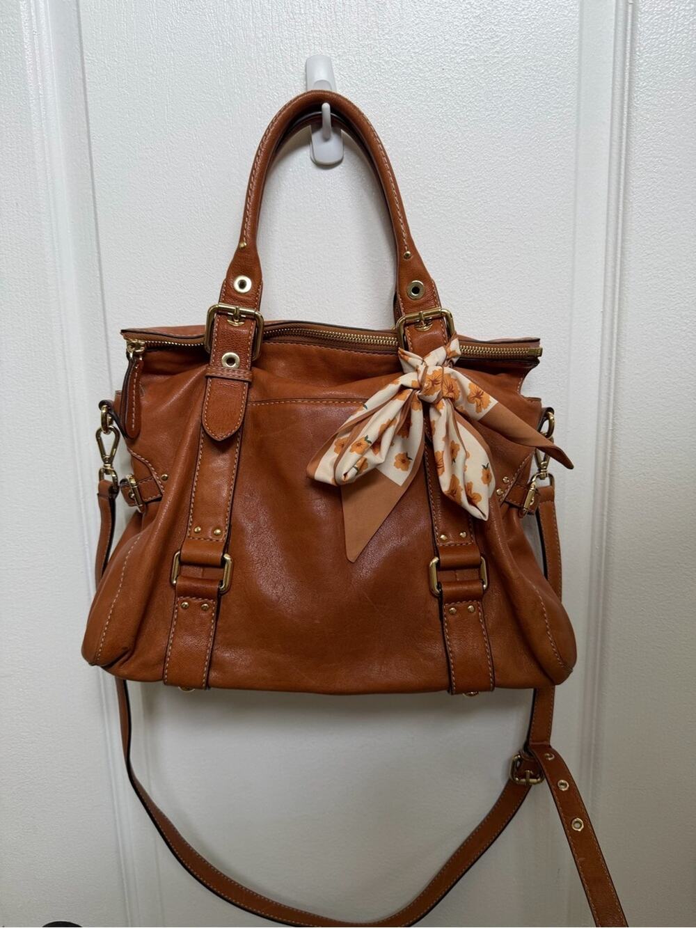Stunning Michael Kors satchel bag in cognac leather